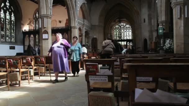 Kostel Nejsvětější Trojice v Stratford-Upon-Avon v Warwickshire, Anglie — Stock video