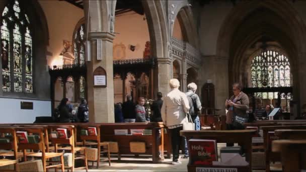 Kyrkan av den heliga treenigheten på Stratford-Upon-Avon i Warwickshire, England — Stockvideo
