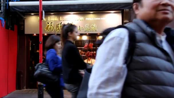 Hunderte Touristen und Einheimische auf den Straßen von Chinatown — Stockvideo