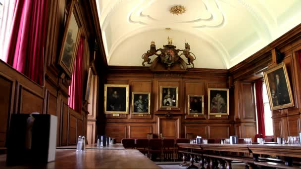 Altes Speisezimmer im brasenosem College. oxford, oxfordshire, england, uk, — Stockvideo