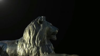 Trafalgar Meydanı'nda Barbary aslan heykeli