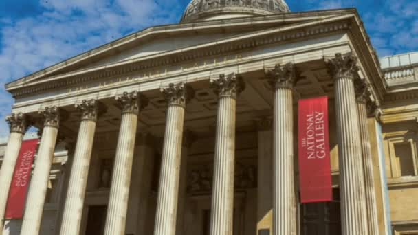 National Gallery of Art en Trafalgar Square en Londres, Reino Unido. Efecto de película antigua. Alejar — Vídeo de stock