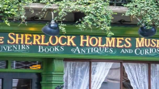 Sherlock Holmes Museum sur Baker Street, l'une des attractions touristiques célèbres de la ville — Video