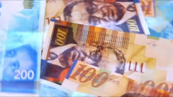 Крупним планом ізраїльських банкноти один сотень і двох сотень шеклів обертається повільно — стокове відео