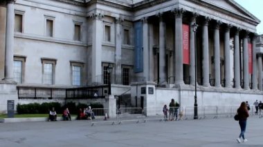 National Gallery of Art, mavi gökyüzü arka plan üzerinde Trafalgar Meydanı