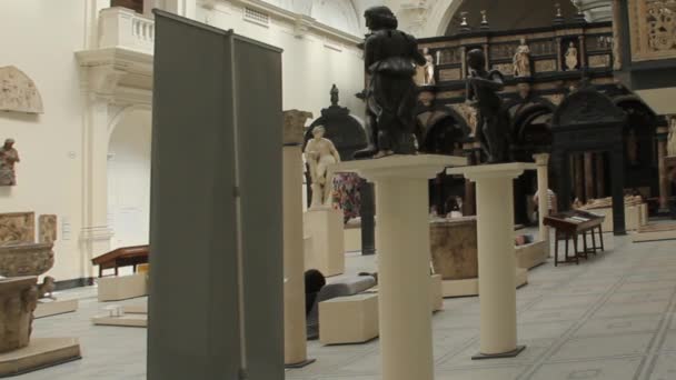 En el Victoria and Albert Museum. Londres — Vídeo de stock