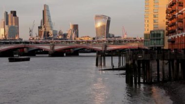 Cityscape Thames Güney bankadan. Londra, İngiltere