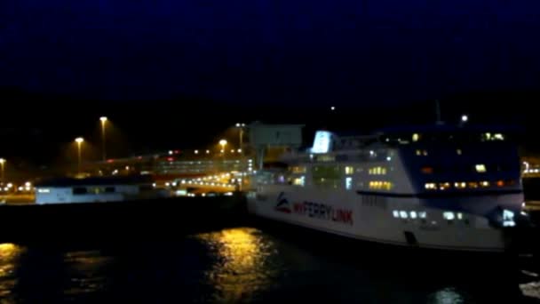 Abfahrt der Fähre von Dover nach le Havre in der Nacht — Stockvideo