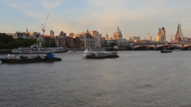 Cityscape Thames Güney bankadan. Londra, İngiltere