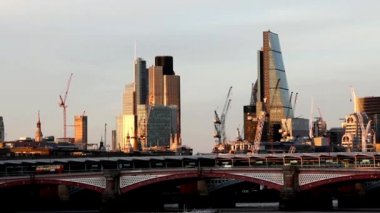 Cityscape Thames Güney bankadan. Londra, İngiltere