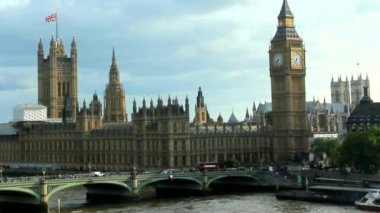 Cityscape og Londra yaz bulutlu akşam