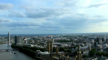Cityscape Parlamentosu ve Big Ben evleriyle London Eye'dan. Londra