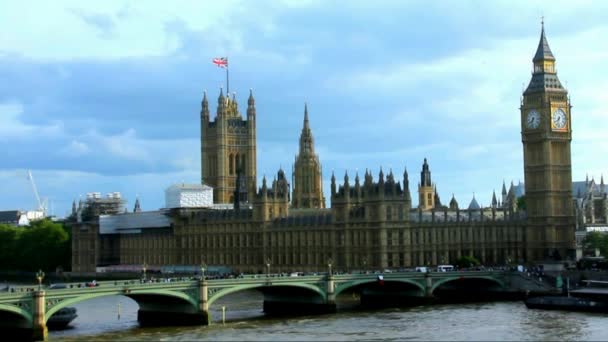 В Лондоне ожидается летняя облачность — стоковое видео