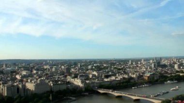 Thames Nehri Üzerinde London Cityscape Görünümü
