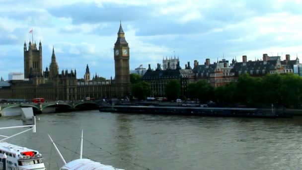 Cityscape z London Eye z domów Parlamentu. Londyn. — Wideo stockowe