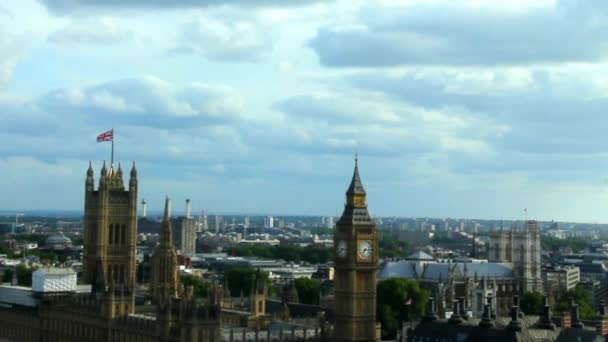 Повітряний міський пейзаж Лондона з будинками парламенту та біг-Беном. Англії — стокове відео