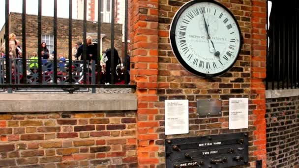 Greenwich Reloj de 24 horas Estándares británicos y medidas de longitud — Vídeos de Stock