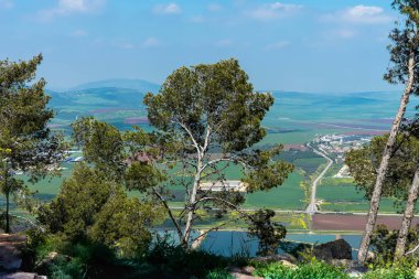 Gilboa Dağı 'ndan (İsrail) Beit Shean vadisinde panoramik manzara)