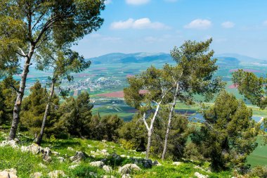 Gilboa Dağı 'ndan (İsrail) Beit Shean vadisinde panoramik manzara)