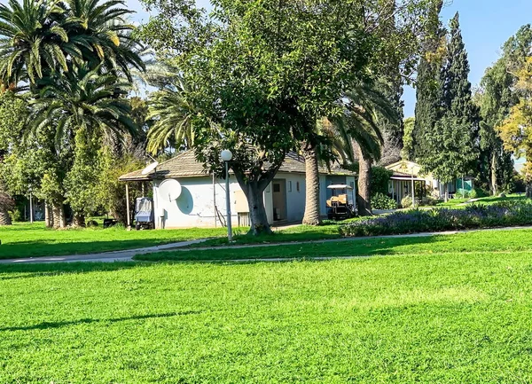 Typisk Över Små Hus Israeliska Kibbutz — Stockfoto