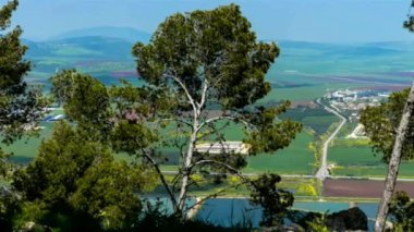 Gilboa Dağı 'ndan (İsrail) Beit Shean vadisinde panoramik manzara. Yakınlaştır. HD