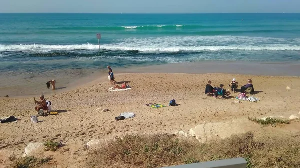 Tel Aviv Israel Enero 2019 Hombres Mujeres Desconocidos Playa Tel — Foto de Stock