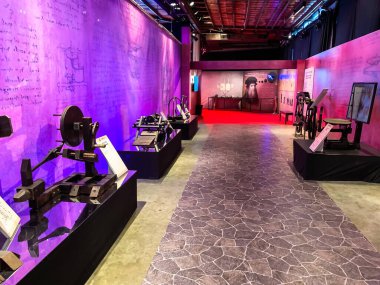 Tel Aviv, İsrail - 6 Mart 2019: Leonardo da Vinci 'nin sergisi - 500 yıllık. İlk girişimci..