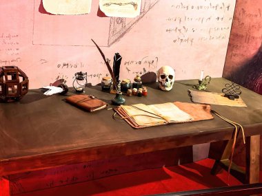 Tel Aviv, İsrail - 6 Mart 2019: Leonardo da Vinci 'nin Leonardo da Vinci sergisi - 500 yıllık. İlk girişimci..