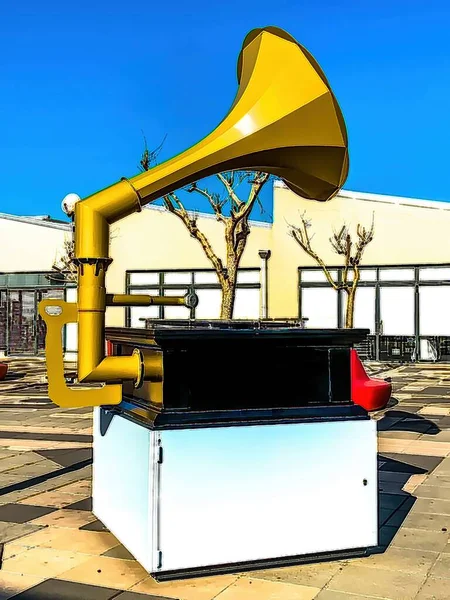 Tel Aviv Israel Mars 2019 Modell Grammofon Med Gul Trumpet — Stockfoto