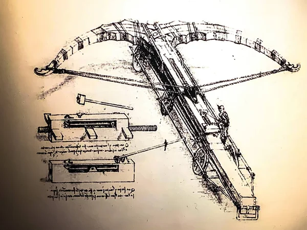 以色列特拉维夫 2019年3月6日 莱昂纳多 达芬奇在莱昂纳多 达芬奇500年前的展览上设计军用突击塔原型 第一个初创公司的人 — 图库照片