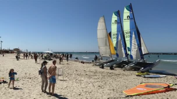 Tel Aviv Israel Março 2019 Mar Mediterrâneo Catamarãs Praia Land — Vídeo de Stock