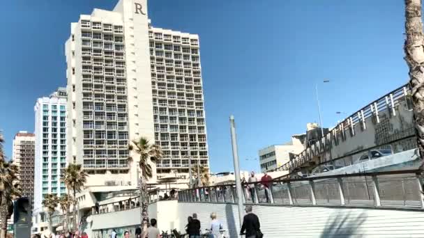 Tel Aviv Israel Março 2019 Passeio Pela Praia Mediterrâneo Gordon — Vídeo de Stock