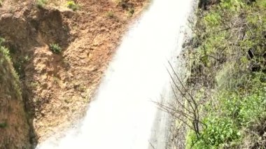 Tanur veya Oven Waterfall (21 metre), İsrail 'in Upper Galilee kentindeki Ayoun Doğa Rezervi' nde. 4K