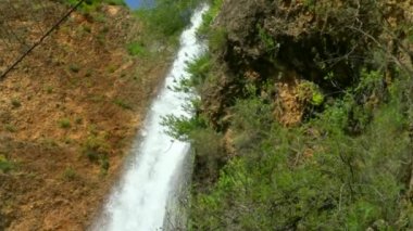 Tanur veya Oven Waterfall (21 metre), İsrail 'in Upper Galilee kentindeki Ayoun Doğa Rezervi' nde. 4K
