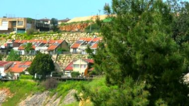 Yukarı Celile tepelerinin Metula kasabasını çevreleyen panoraması. Kuzey İsrail. 4K