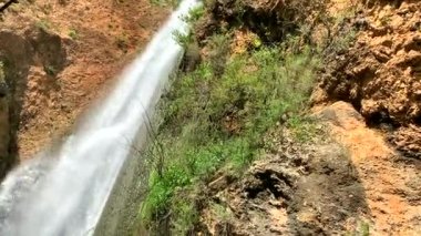 Tanur veya Oven Waterfall (21 metre), İsrail 'in Upper Galilee kentindeki Ayoun Doğa Rezervi' nde. 4K