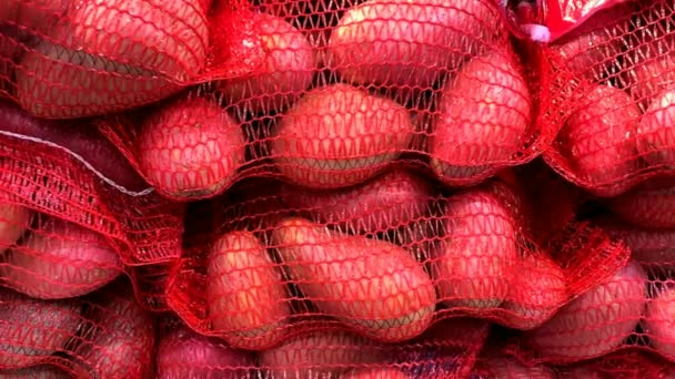 Ziemniaki Opakowaniach Netto Blacie Sprzedaż Supermarkecie — Wideo stockowe