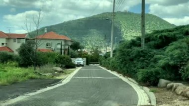 Tabor Dağı (Har Tavor), İsrail 'in Aşağı Celile şehrinde, Celile Denizi' nin 18 kilometre batısındaki Jezreel Vadisi 'nin doğu ucunda yer alır. 4K