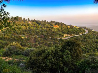 Kinneret Gölü veya Tiberias Denizi veya Celile Denizi 'ni çevreleyen tepelerin tepelerinden Yukarı Celile Panoraması