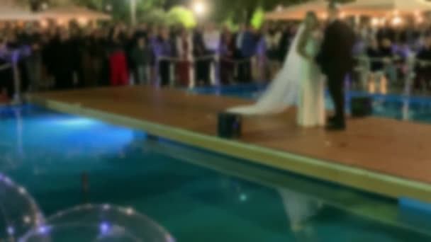 Salida Novia Novio Chuppah Para Ceremonia Boda Judía Vista Borrosa — Vídeos de Stock