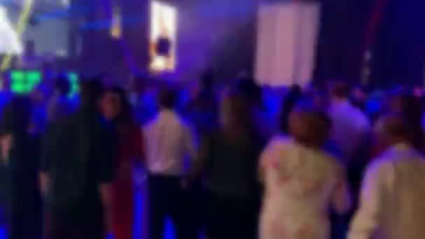 Танці Вечірці Розважальна Програма Весіллі Силуети Людей Танцюють Вечірці Розмитий — стокове відео