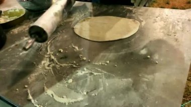 Pizza yapma süreci. Mangırı açıyorum. 4K