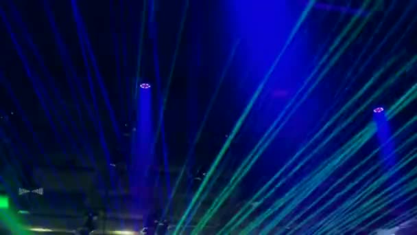 Лазерна Неонова Музика Світлові Промені Спалахують Світяться Банкетному Залі Кілометровий — стокове відео