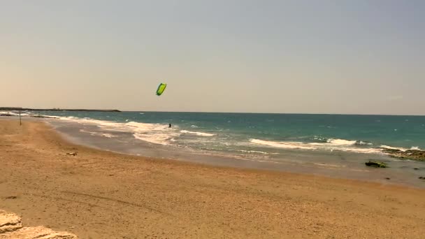 Vlieger Surfer Glijdt Zee Golven — Stockvideo