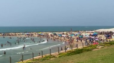 Tel Aviv, İsrail - 15 Nisan 2021: Akdeniz kıyılarında İsrail Bağımsızlık Günü. HD