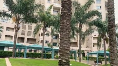 Tel Aviv sokaklarının modern mimarisi. İsrail. HD