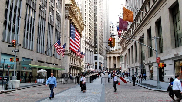 Нью-Йоркська фондова біржа, розташована на Уолл-стріт на фінансовий район в нижньому Манхеттені — стокове фото