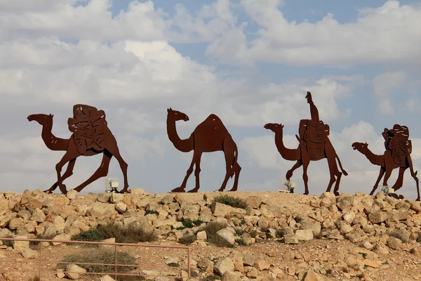 Caravana de camelos no deserto de Negev, Parque Nacional En Avdat — Fotografia de Stock