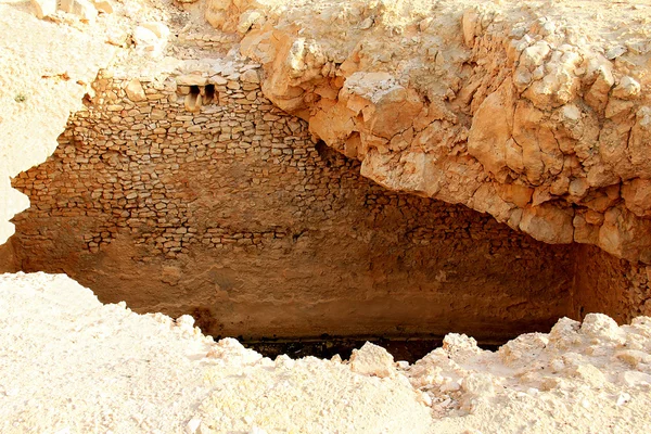 古代的水箱。阿伏达特-镇成立和居住的纳巴泰人的内盖夫沙漠的废墟 — 图库照片