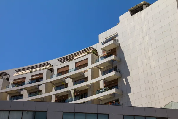 Details der Wohnungen Gebäude mit Balkonen. — Stockfoto